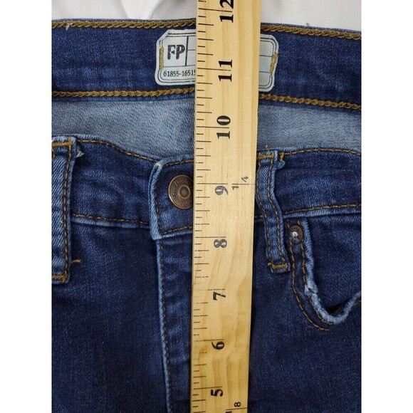 Free People Jeans Size 27x25 Skinny Leg Torn Distressed Stretch Denim Blue - Picture 9 of 11